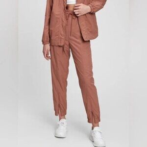 GapFit Crinkle Nylon Jogger - Size S